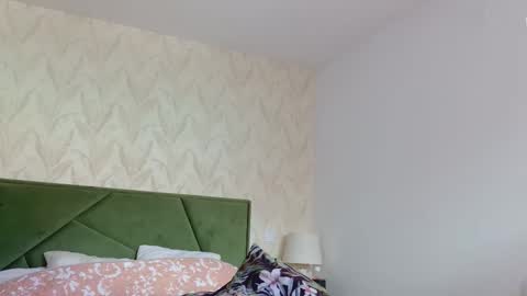 onlyella92_ online show from October 29, 12:09 pm