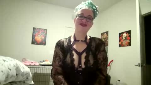 onlylovedinthedark online show from October 27, 1:01 am