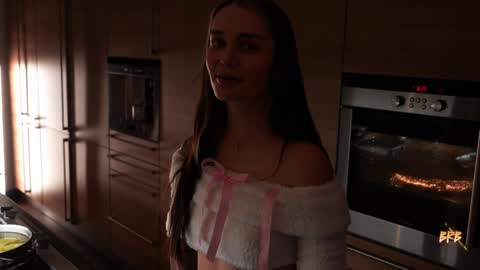 Snapshot of oooops__ chatting on January 11, 7:16 pm Eva online show from January 11, 7:16 pm