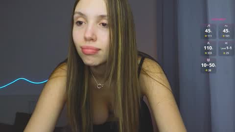 Snapshot of oopsiekitten chatting on October 10, 4:45 pm Alice online show from October 10, 4:45 pm