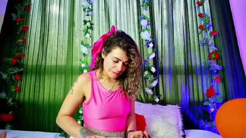 Snapshot of oriana_thomson2 chatting on February 2, 10:17 pm Oriana online show from February 2, 10:17 pm