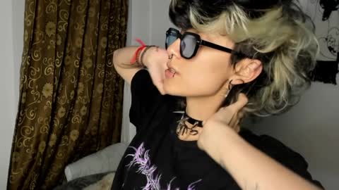 Snapshot of ottoyan_ chatting on December 20, 10:54 pm Otto 3 online show from December 20, 10:54 pm
