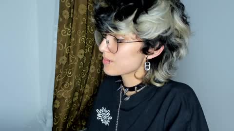 Snapshot of ottoyan_ chatting on December 17, 6:02 am Otto 3 online show from December 17, 6:02 am