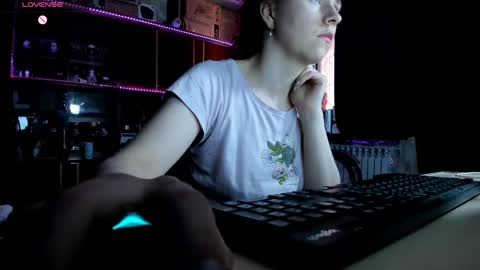 Snapshot of pa1e_pr1ncess chatting on March 10, 7:44 am Ella online show from March 10, 7:44 am
