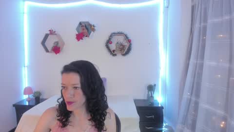 Paloma  online show from December 8, 5:33 pm