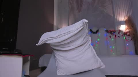 pamela online show from December 13, 8:04 pm