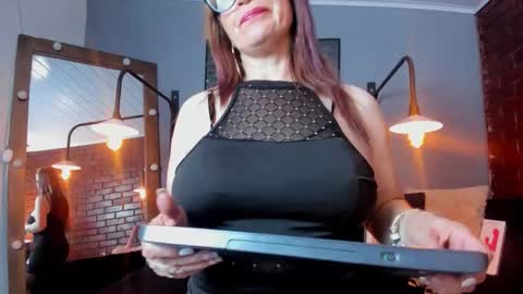 pamela_mature41 online show from January 13, 2:39 am