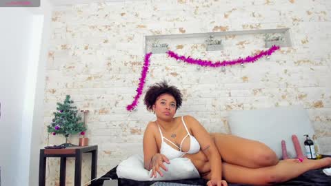 Snapshot of pamela_west chatting on December 27, 7:35 pm Pamela West online show from December 27, 7:35 pm