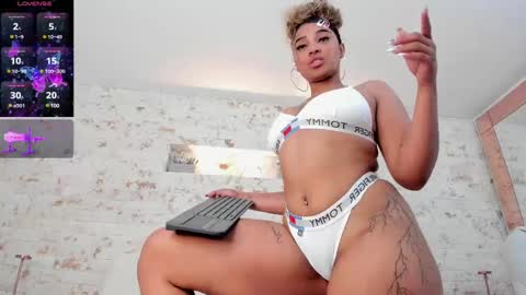Snapshot of pamela_west chatting on February 22, 8:05 pm Pamela West online show from February 22, 8:05 pm