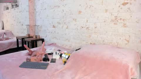 Snapshot of pamela_west chatting on September 29, 8:03 pm Pamela West online show from September 29, 8:03 pm