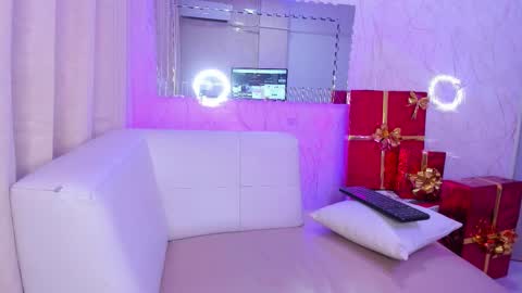 Pamela online show from December 15, 5:45 am