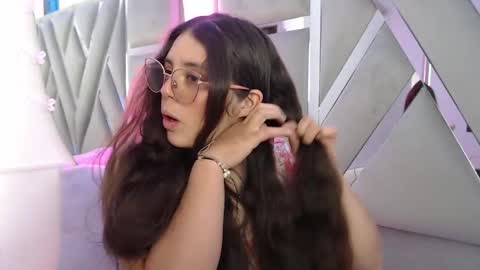 Paola Lyon online show from January 17, 7:27 pm