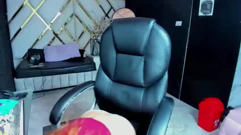 paris petit online show from April 14, 8:53 pm