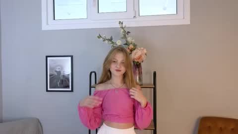 Snapshot of patricia_perry chatting on September 17, 10:02 am Vicki online show from September 17, 10:02 am