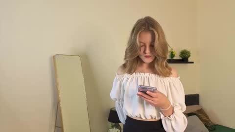 Snapshot of patricia_perry chatting on September 18, 10:03 am Vicki online show from September 18, 10:03 am