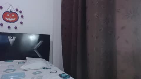 Snapshot of paula_anderson chatting on October 29, 5:23 am PAULA online show from October 29, 5:23 am