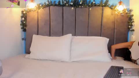 paulinasilver online show from December 5, 12:39 pm