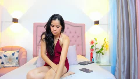 paulinavera online show from April 8, 1:13 pm