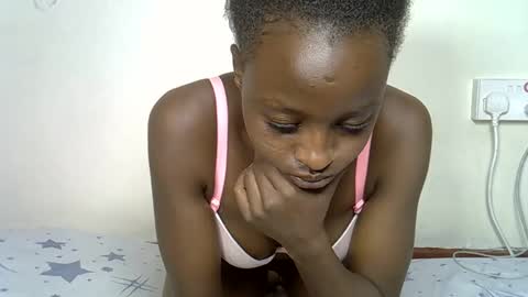 peachy_ebony online show from December 14, 3:12 am