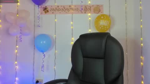 LILLY online show from December 14, 2:39 am