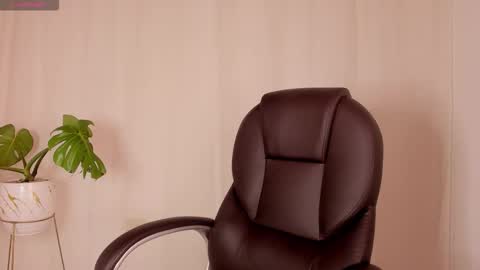 Snapshot of pear__moon chatting on October 26, 1:45 am LILLY online show from October 26, 1:45 am