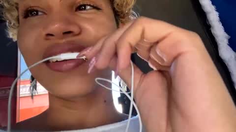 Snapshot of peggy_funn chatting on January 15, 2:13 pm peggy-funn online show from January 15, 2:13 pm