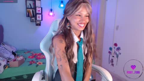 Snapshot of peggy_funn chatting on December 18, 11:08 pm peggy-funn online show from December 18, 11:08 pm