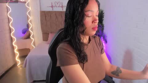 Snapshot of penelope_tay chatting on October 1, 3:33 am penelope online show from October 1, 3:33 am