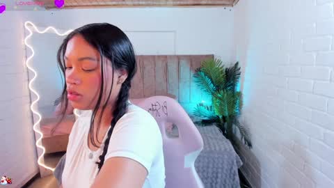 Snapshot of penelope_tay chatting on December 17, 3:17 am penelope online show from December 17, 3:17 am