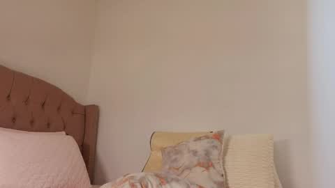 penelophe01 online show from April 18, 7:58 pm