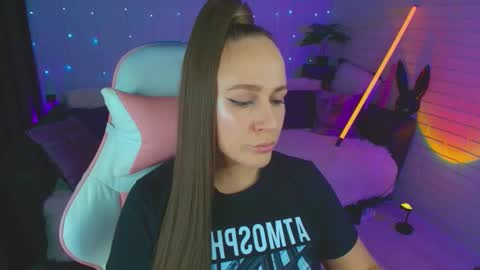 Dia  online show from September 14, 7:12 pm