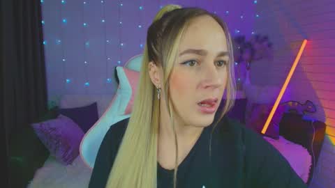 Dia  online show from January 25, 10:39 pm