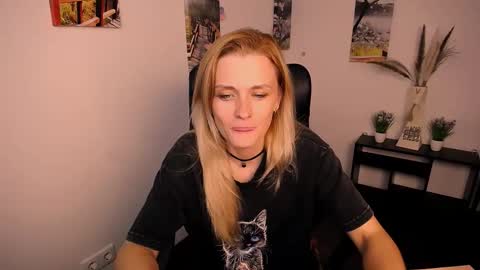 Mia online show from September 9, 6:35 am