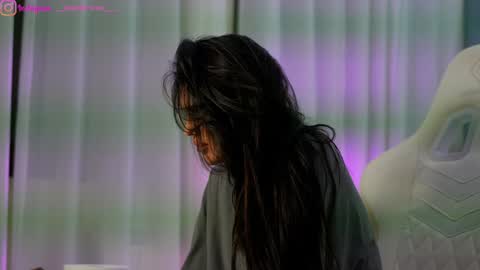 Dee online show from March 27, 3:24 pm