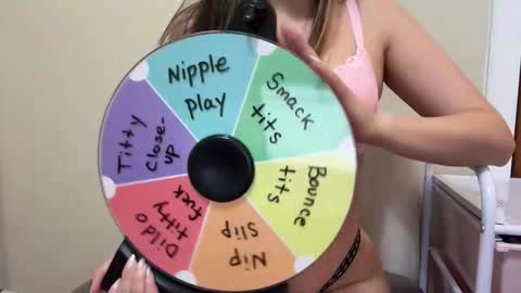 perkyprincessa online show from December 20, 1:53 am