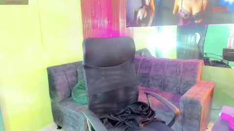 Perla online show from May 22, 11:03 pm