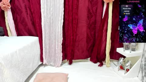 Perla Thompson online show from October 24, 9:22 pm