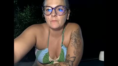 Snapshot of perlagoloza05 chatting on March 1, 1:43 am goloza online show from March 1, 1:43 am