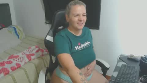 Snapshot of perlagoloza05 chatting on December 7, 3:04 am goloza online show from December 7, 3:04 am