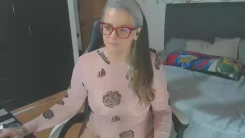 Snapshot of perlagoloza05 chatting on February 23, 1:31 am goloza online show from February 23, 1:31 am