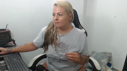 Snapshot of perlagoloza05 chatting on September 27, 4:08 am goloza online show from September 27, 4:08 am