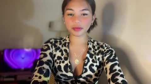 Snapshot of petitegirlx69 chatting on September 17, 5:16 am miss lisa online show from September 17, 5:16 am