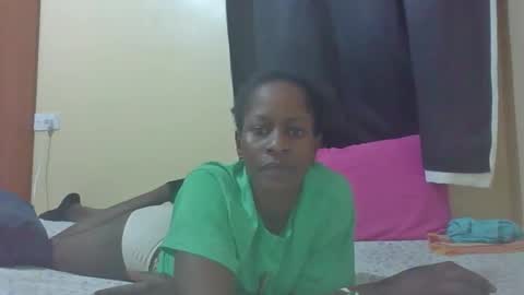 Snapshot of petitegirly12 chatting on October 5, 4:23 pm petitegirly12 online show from October 5, 4:23 pm