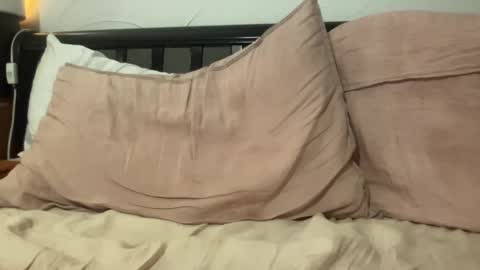 Snapshot of petitegirlypop chatting on February 23, 12:20 pm petitegirlypop online show from February 23, 12:20 pm