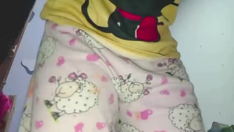 Snapshot of petiteivoryqueen chatting on January 19, 5:15 am danna online show from January 19, 5:15 am