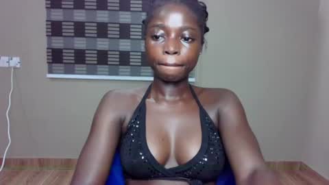petitexxebony online show from June 29, 7:35 pm