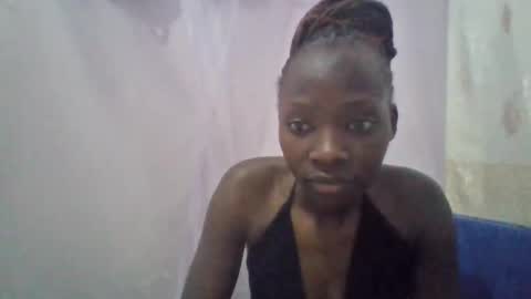 petitsexyone online show from November 17, 9:15 pm