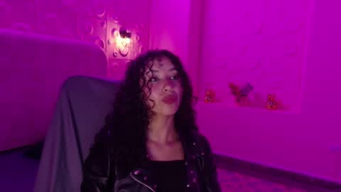 Moon  online show from November 11, 6:05 pm