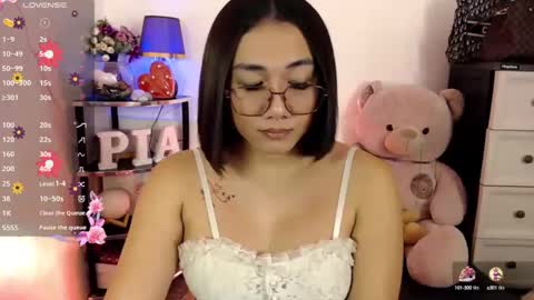 Pia online show from February 3, 3:38 pm