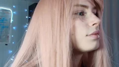 Snapshot of piera_ chatting on October 5, 9:25 am Piera online show from October 5, 9:25 am